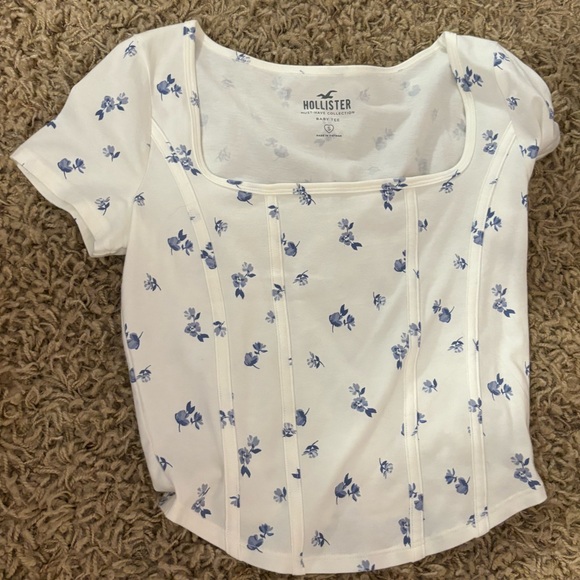 Cropped white top with flowers from Hollister - Picture 2 of 2